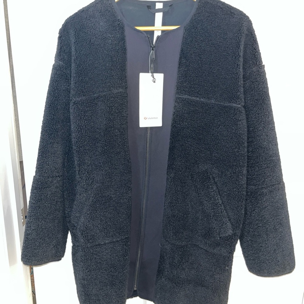 Lululemon Collarless Women's Black Fleece Jacket NWT size 12